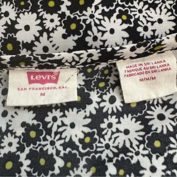 Levi's floral black and white puff sleeve top medium - Picture 5 of 5